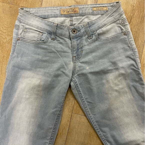 Low-Rise Guess Jeans - Picture 6 of 8